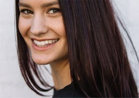 tonos-de-piel oscura-con-pelo-castaño